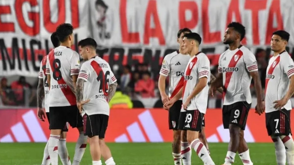After a defeat, River Plate players