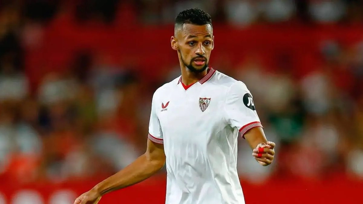 Djibril Sow durante un partido con el Sevilla