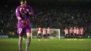 La afición del Athletic ‘echa’ a Iago Herrerín. Foto: El País
