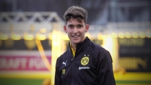 Leo Balerdi espera su oportunidad en el Borussia Dortmund