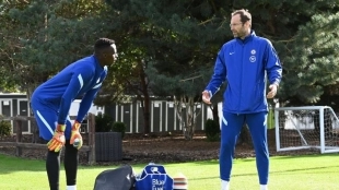 A Kepa Arrizabalaga le sale otro competidor inesperado: Peter Cech