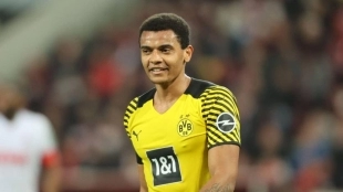 El Borussia Dortmund fija precio para Akanji / Teamtalk.com