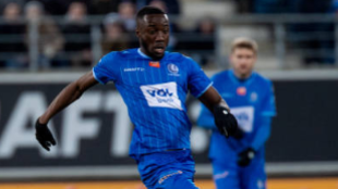 "El Sevilla intensifica las negociaciones por Elisha Owusu. Foto: Getty Images"