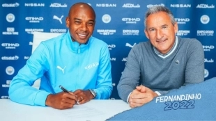Fernandinho renueva con el City hasta 2022