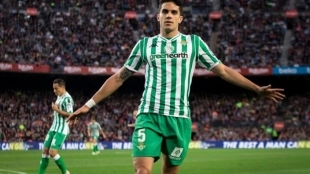 El incierto futuro de Bartra en el Betis