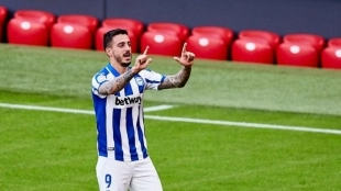 Joselu presiona para fichar por el Sevilla / Eldesmarque.com