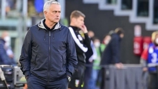 José Mourinho ya tiene previsto quiénes son los próximos en salir. Foto: @OfficialASRoma