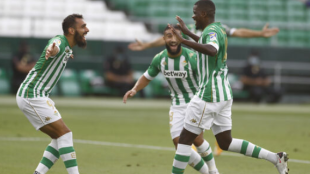 Vender a William Carvalho y Borja Iglesias para fichar a un central "Foto: Diario de Sevilla"