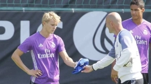 El motivo por el que Zidane le puso la cruz a Odegaard. Foto: AS