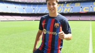 Pablo Torre posa con los colores del FC Barcelona. Foto: MARCA