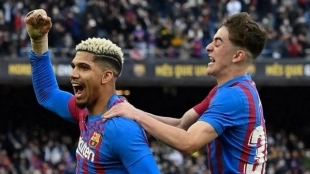 Gavi y Araujo serán culés por varios años más. Foto: FCB