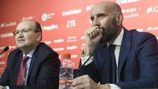 La reunión de dirigentes y plantilla del Sevilla - Foto: Okdiario