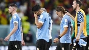 Los jugadores de Uruguay lamentan la eliminación. Foto: Santa Maria Times