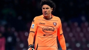 El PSG piensa en el fichaje de Memo Ochoa