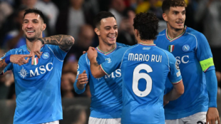 Los 2 fichajes que quiere hacer el Napoli para eliminar al Barcelona en Champions