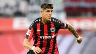 El Leverkusen rechaza un ofertón de la Premier por Hincapié / Teamtalk.com