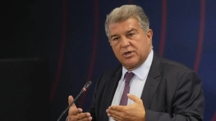 El sorprendente central que se deja querer por el FC Barcelona / Elcorreo.com