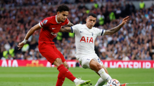 El fichaje defensivo por el que se pelearán Tottenham y Liverpool