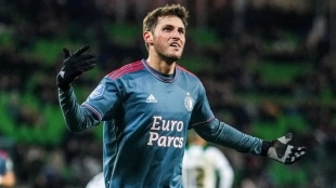 El destino italiano que se le presenta a Santiago Giménez lejos de la Eredivisie