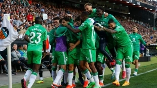 El Chelsea rechaza la propuesta del Betis por Datro Fofana / La Razón
