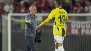 **BOMBSHELL: José Mourinho takes one of Boca Juniors' gems**