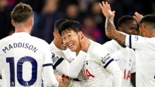 Los jugadores del Tottenham celebran un gol 