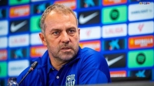 Hansi Flick has his eye on a full-back for FC Barcelona.