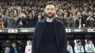 Valencia is going for its third signing to avoid relegation: Corberán's request