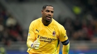 The Premier League is fighting for the signing of Mike Maignan