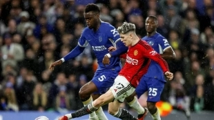 Chelsea and Manchester United compete for a 75 million signing