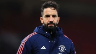 Manchester United wants to sign Rayan Cherki / BBC