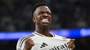 <p>Vinicius Jr on the tightrope | DAZN</p>