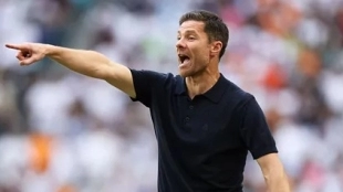 <p>Real Madrid is keeping an eye on 3 top players to reinforce their midfield.</p>