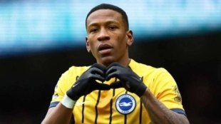 El Manchester United va por el fichaje de Pervis Estupiñán