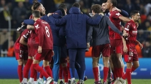 Los jugadores del Sevilla celebran un gol