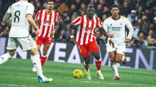 Dion Lopy, centrocampista africano del Almería