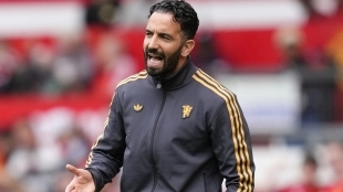 Manchester United tightens grip for the signing of a new goalkeeper.