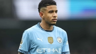 Savinho jugando un partido de Premier League