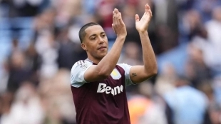 Youri Tielemans saludando a la afición