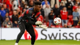 André Onana in the warm-up with Manchester United