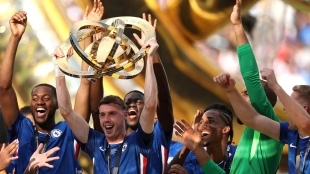 Chelsea lifting the Club World Cup trophy
