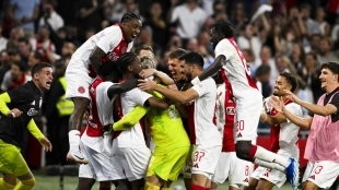 Los jugadores del Ajax celebran un gol