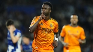 Vinicius Jr haciendo el gesto de silencio hacia la grada