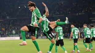 Ez Abde and Antony celebrate a goal from Real Betis