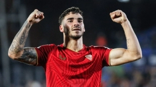 Isaac Romero celebra un gol anotado con el Sevilla