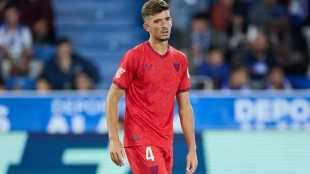 Kike Salas, defensa central del Sevilla