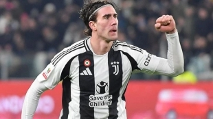 Dusan Vlahovic celebrates a goal scored with Juventus