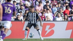 Renzo Saravia espera quedarse en el Valencia / Levante-EMV