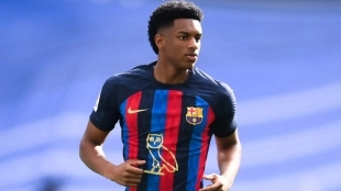 Alejandro Balde durante un partido con el Barcelona