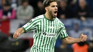 Ez Abde celebrates a goal scored with Real Betis
